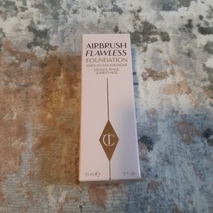 Charlotte Tilbury airbrush flawless foundation in Warm (15)